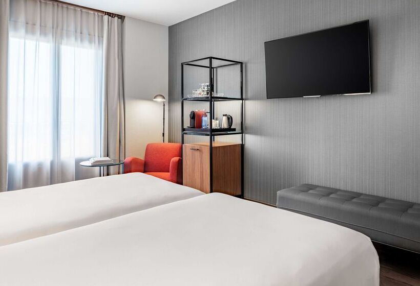 Отель NH Collection León Plaza Mayor