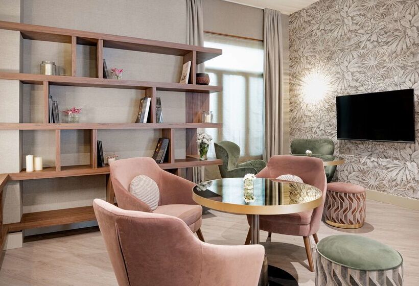 Отель NH Collection León Plaza Mayor