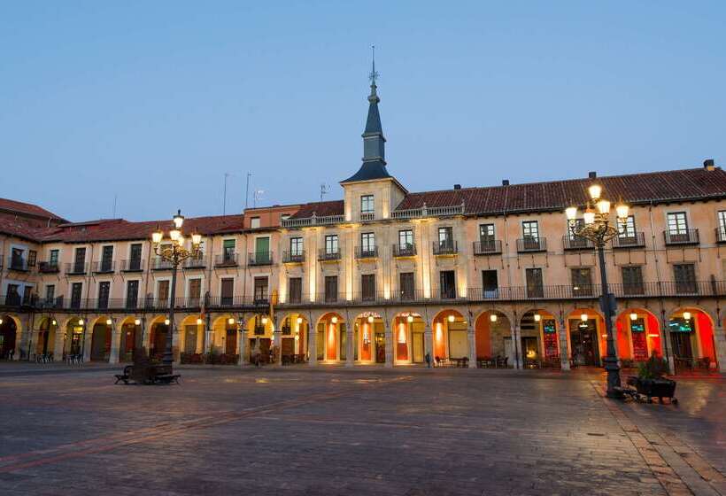 Отель NH Collection León Plaza Mayor