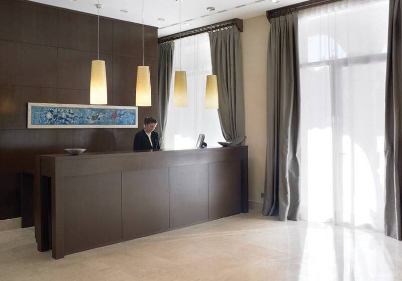 Отель NH Collection León Plaza Mayor