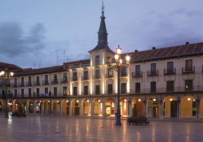 Отель NH Collection León Plaza Mayor