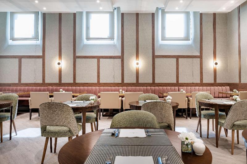 Отель NH Collection León Plaza Mayor