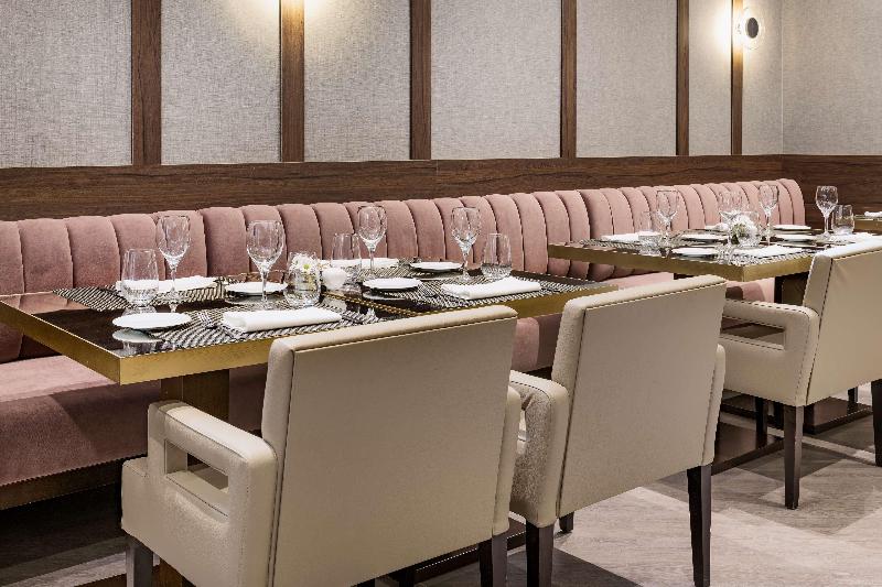 Отель NH Collection León Plaza Mayor