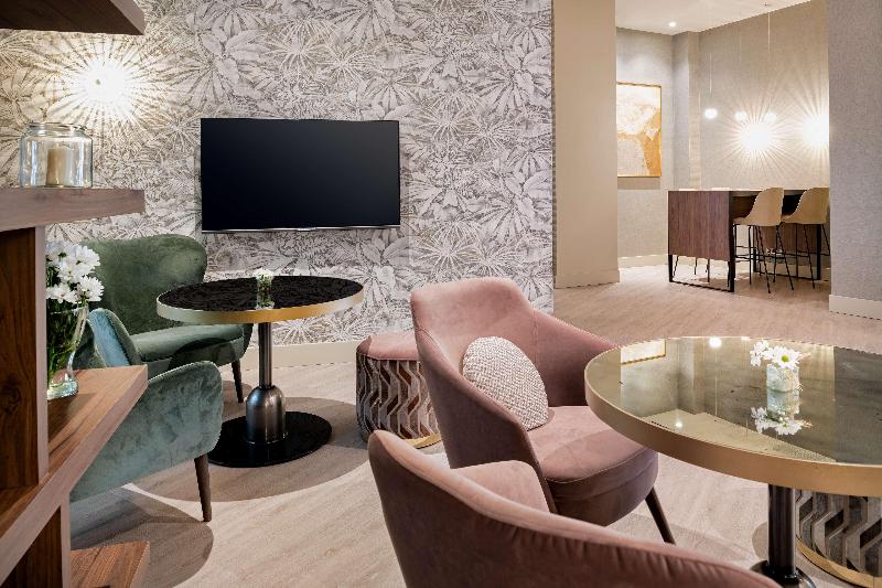 Отель NH Collection León Plaza Mayor