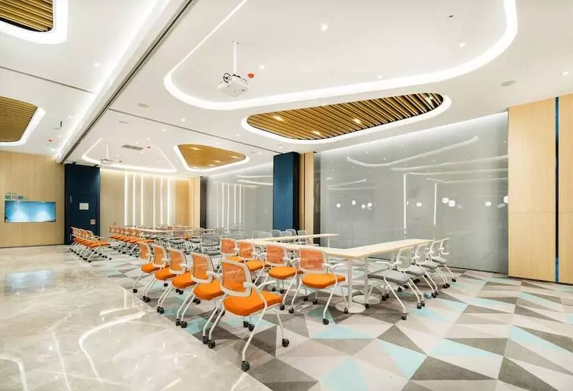 هتل Holiday Inn Express Shanghai Pudong Zhangjiang, An Ihg