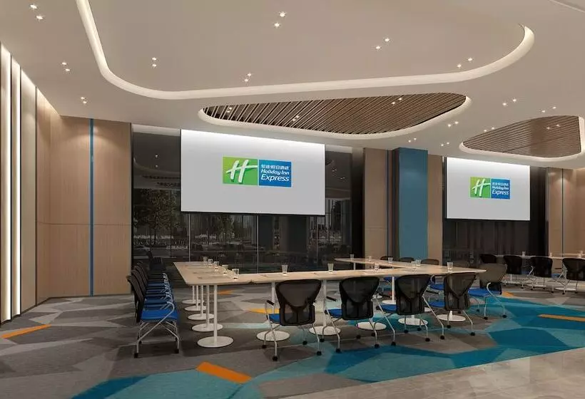 هتل Holiday Inn Express Shanghai Pudong Zhangjiang, An Ihg
