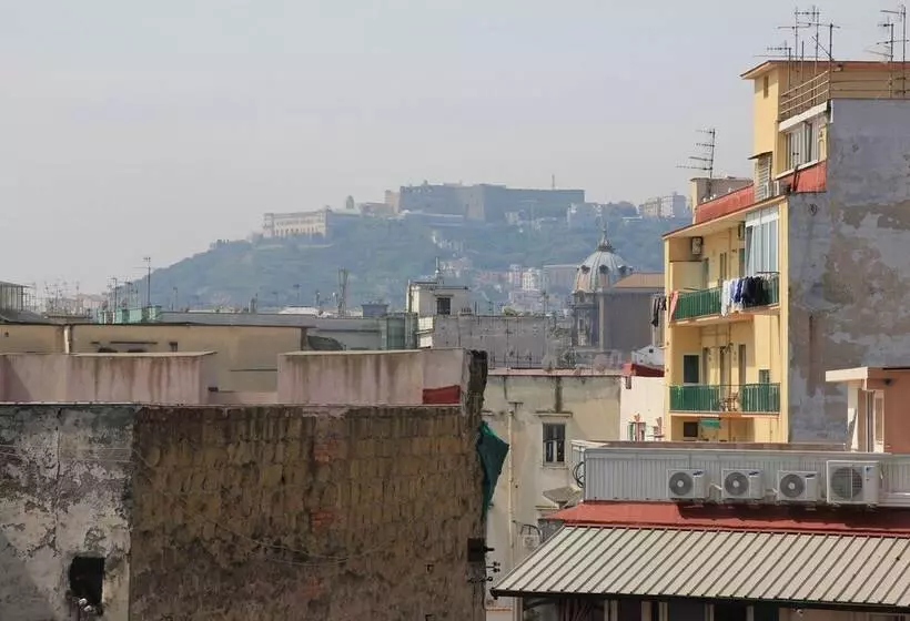 تختخواب و صبحانه Beb Rosy