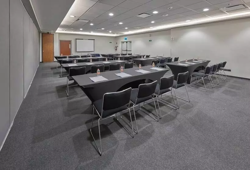 Отель City Express By Marriott Queretaro