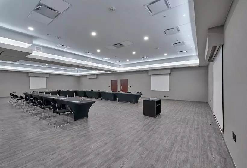 Отель City Express By Marriott Queretaro