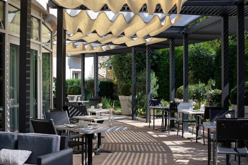 Отель Le Richebourg Hôtel, Restaurant & Spa