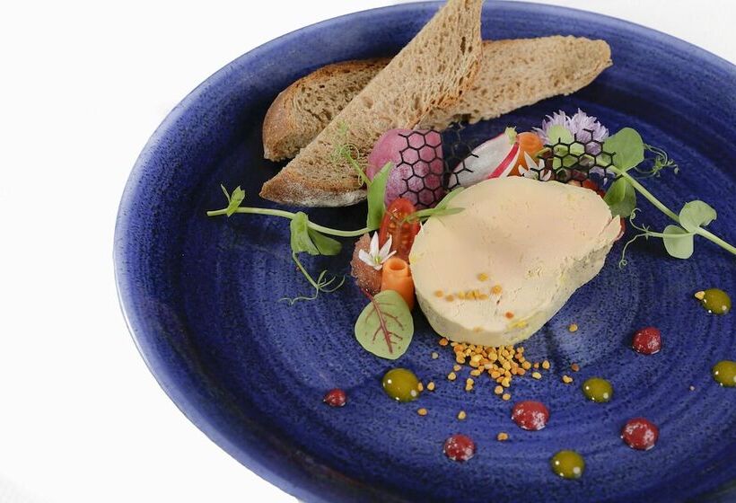 Отель Le Richebourg Hôtel, Restaurant & Spa