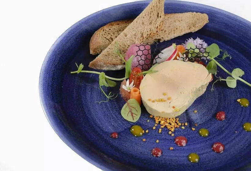 Отель Le Richebourg Hôtel, Restaurant & Spa