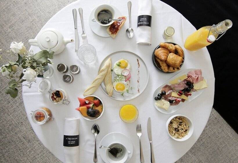 Отель Le Richebourg Hôtel, Restaurant & Spa