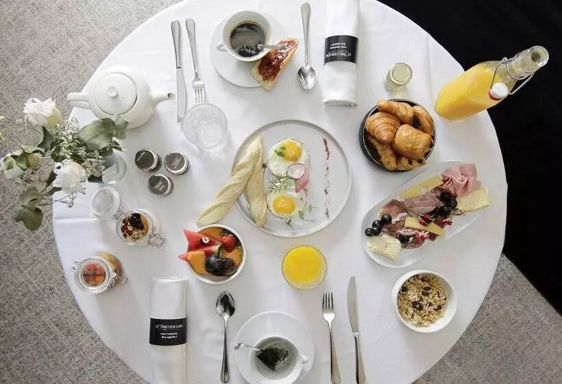 Отель Le Richebourg Hôtel, Restaurant & Spa