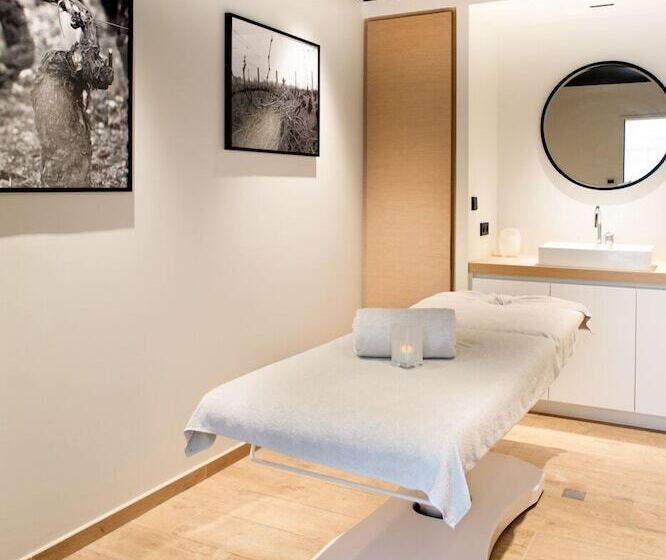 Отель Le Richebourg Hôtel, Restaurant & Spa