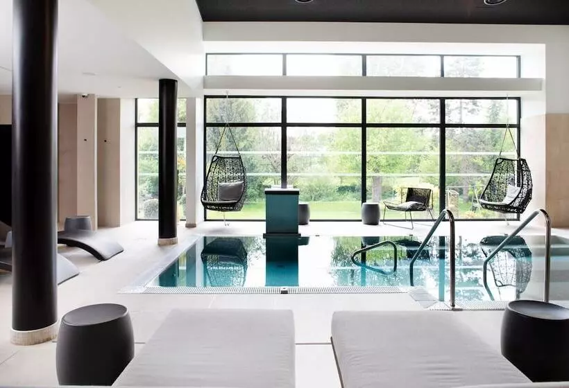 Отель Le Richebourg Hôtel, Restaurant & Spa