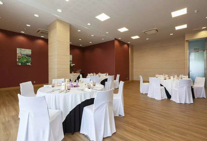 Hotell Puerta De Bilbao