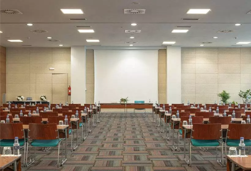 Hotell Puerta De Bilbao