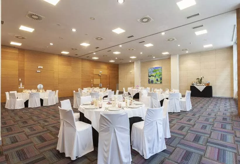 Hotell Puerta De Bilbao