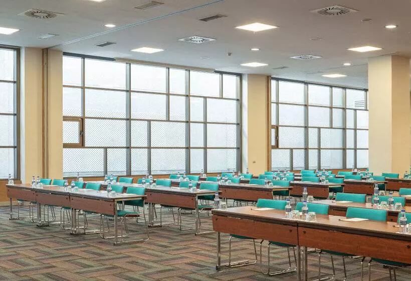 Hotell Puerta De Bilbao