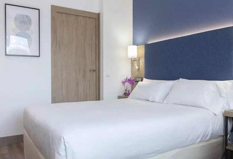 Hotell Puerta De Bilbao