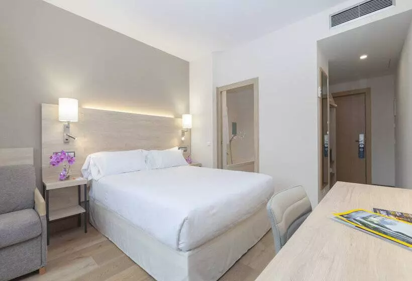Hotell Puerta De Bilbao