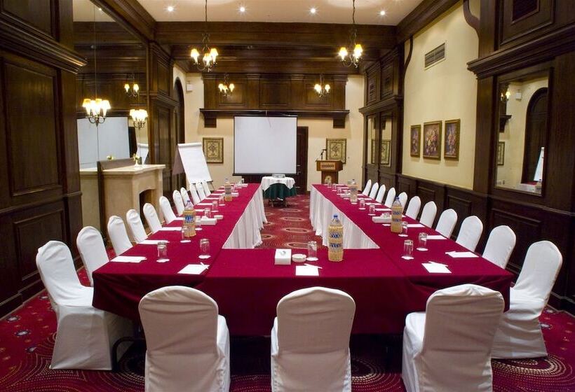 هتل Helnan Auberge