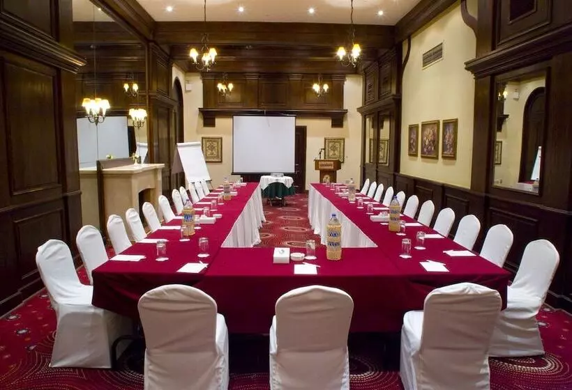 هتل Helnan Auberge