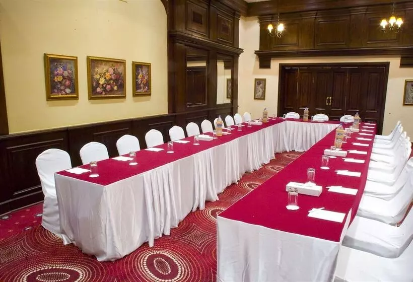 هتل Helnan Auberge