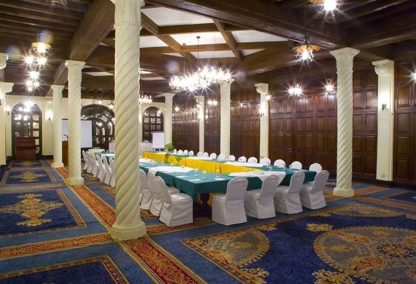 هتل Helnan Auberge