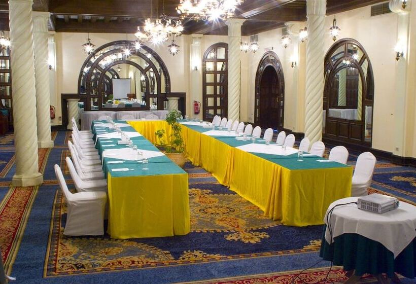 هتل Helnan Auberge