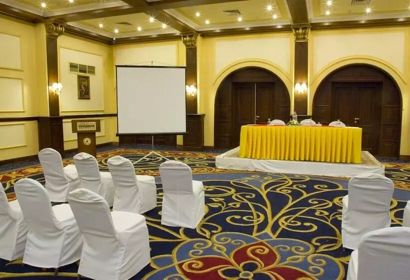 هتل Helnan Auberge