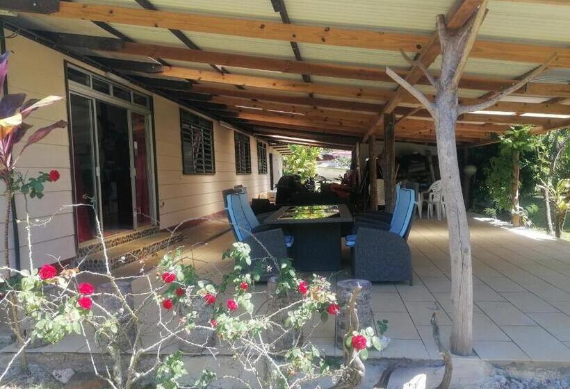 هتل Pension Taitaa Tubuai