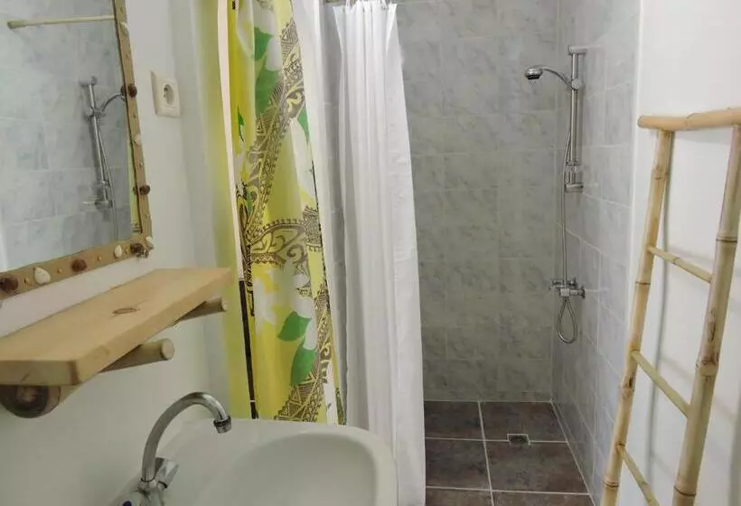 هتل Pension Taitaa Tubuai