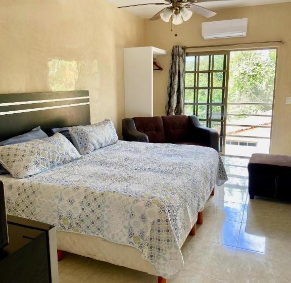 Aamiaismajoitus (B&B) Casa Bugambilias