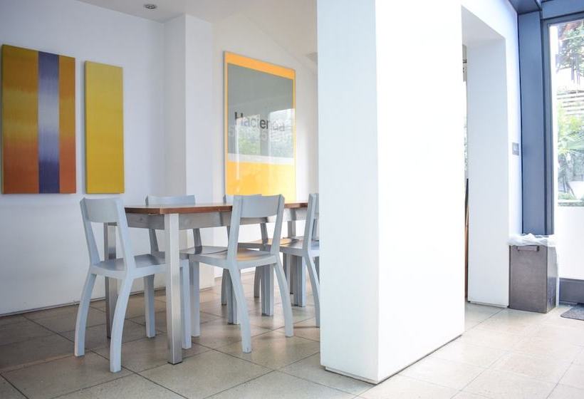 Central 2 Bedroom House In Waterloo