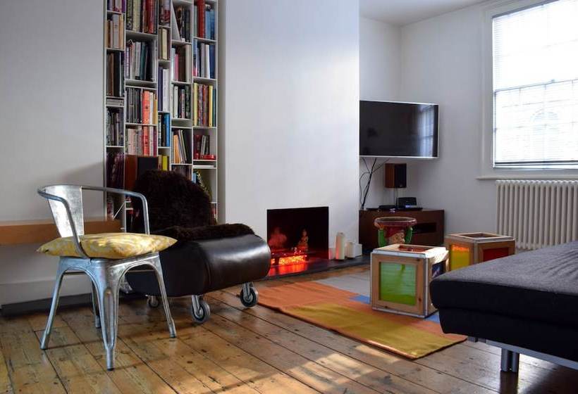 Central 2 Bedroom House In Waterloo