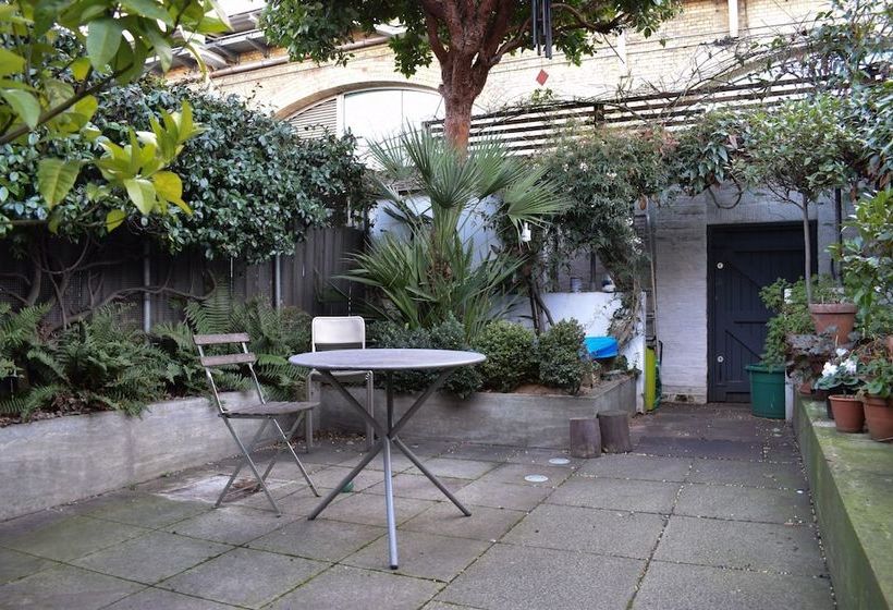 Central 2 Bedroom House In Waterloo