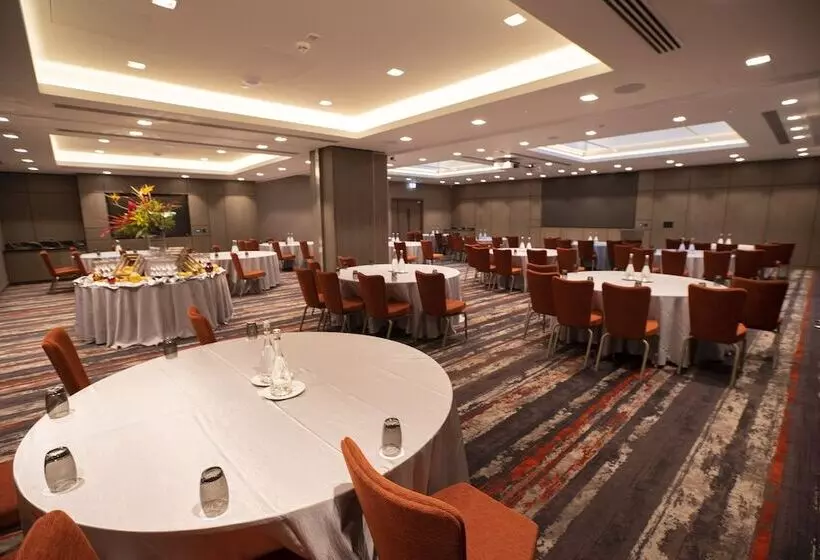 Clayton Hotel Cardiff Lane