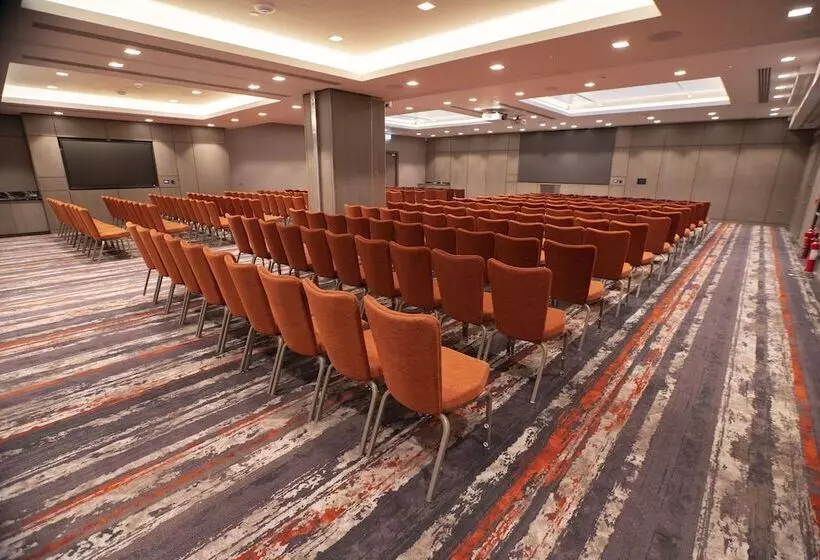 Clayton Hotel Cardiff Lane