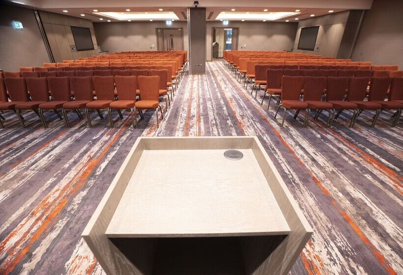 Clayton Hotel Cardiff Lane