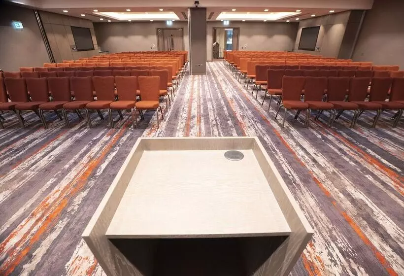 Clayton Hotel Cardiff Lane