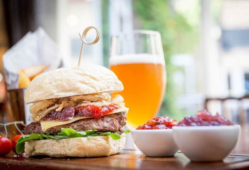 Clayton Hotel Cardiff Lane