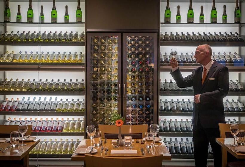 Clayton Hotel Cardiff Lane