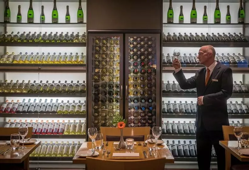 Clayton Hotel Cardiff Lane