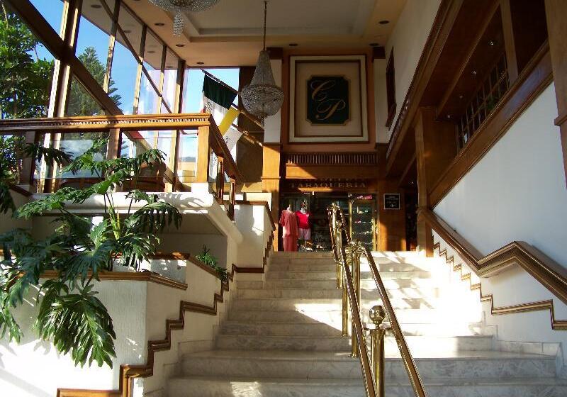 فندق Country Plaza