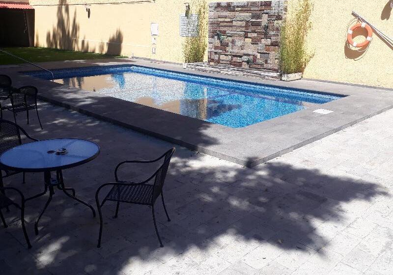 فندق Country Plaza