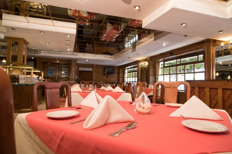 فندق Country Plaza