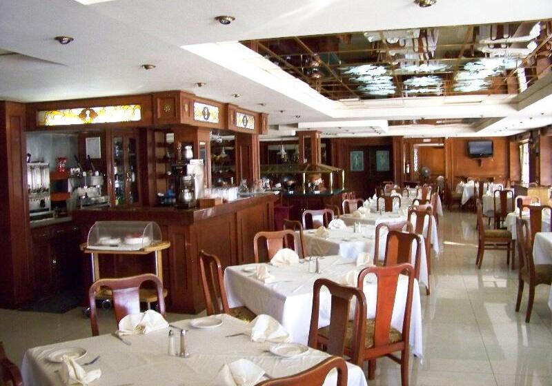 فندق Country Plaza