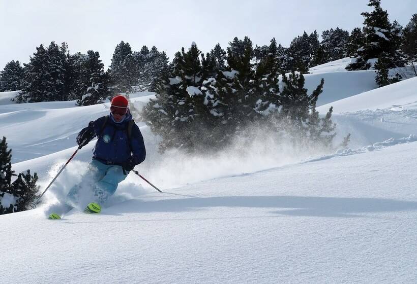 Отель Eira Ski Lodge